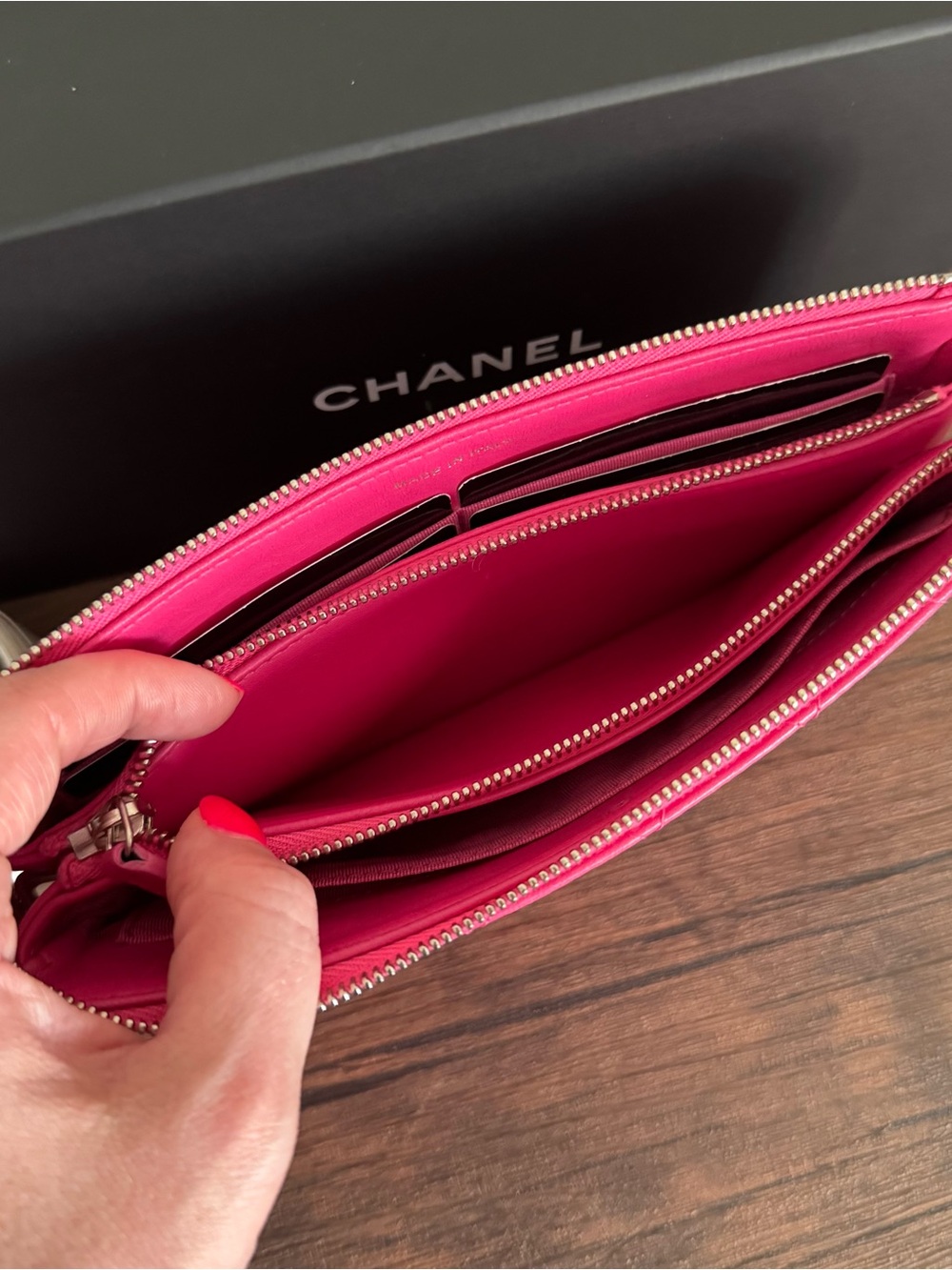 ❌SOLD❌CHANEL Large Diamond Quilted Lambskin Leather Clutch - Picture 6 of 9